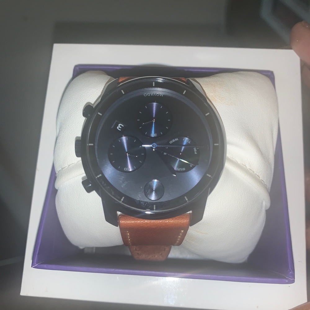 Movado Bold Thin. Worn 1x. Band too small. Box inc